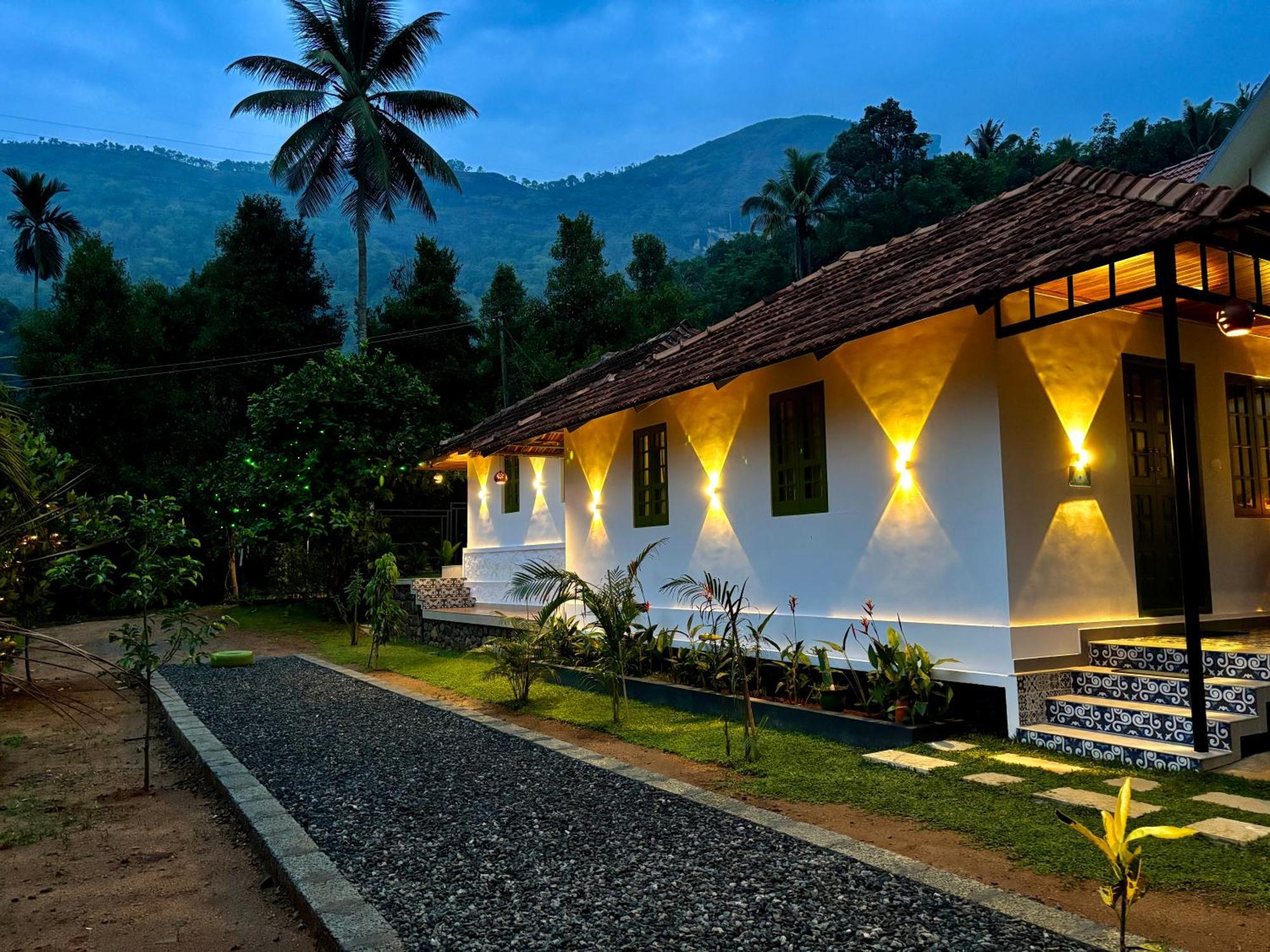 Calm Shack - 2 Bedroom-Boutique Farm Stay Munnar Eksteriør billede