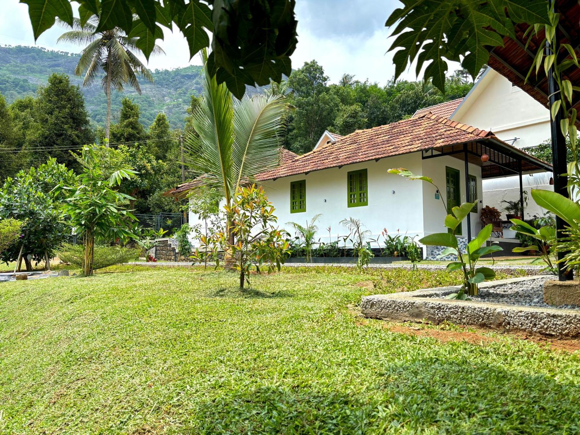 Calm Shack - 2 Bedroom-Boutique Farm Stay Munnar Eksteriør billede